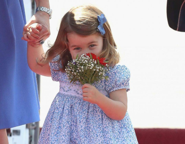 威廉王子一家四口出访德国,小公主绝对系最萌「外交大使」