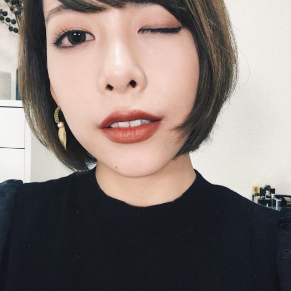 日本大势浆果色暗红唇妆,驾驭唔到枫叶红可以试下哩只色呀