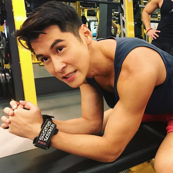 容小编弱弱地说句「其实外表都是一种实力」啊～陈家乐身高180公分